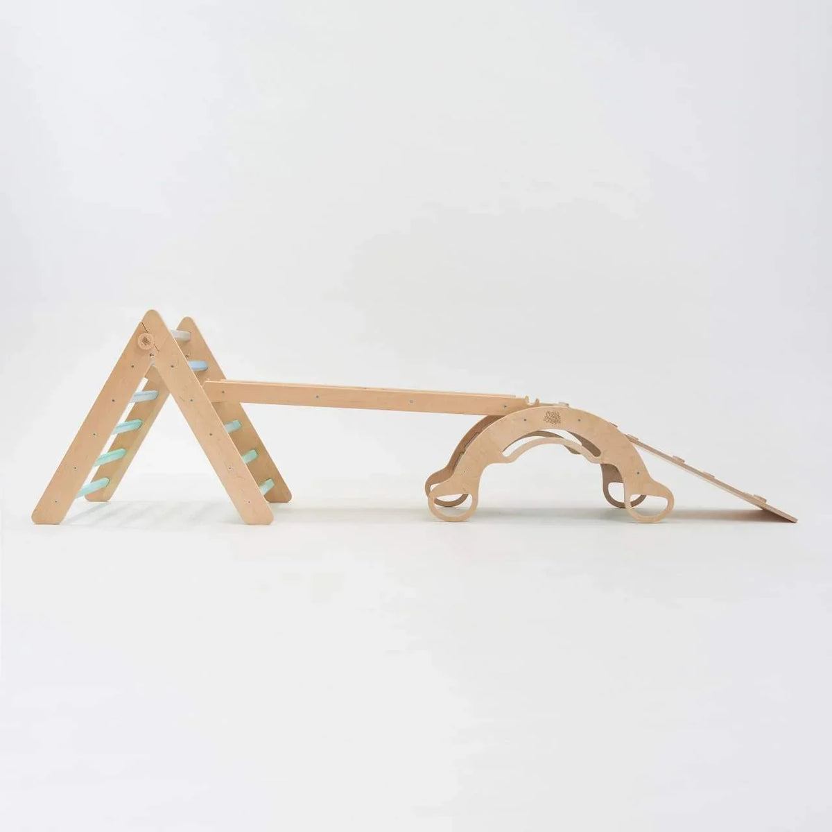 Grand ensemble Montessori - Triangle + 2 toboggans/échelles + balançoire - Menthe